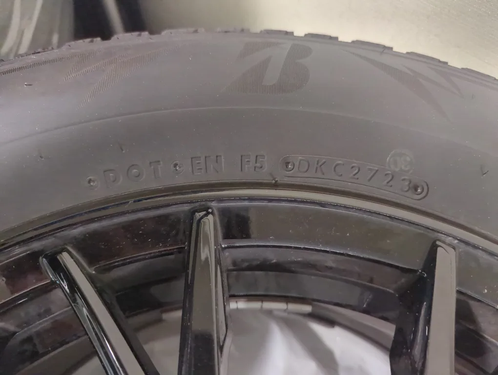 Bridgestone Blizzak WS90 225/65R17 Winter Tires on DRW Rims image indicator(5)