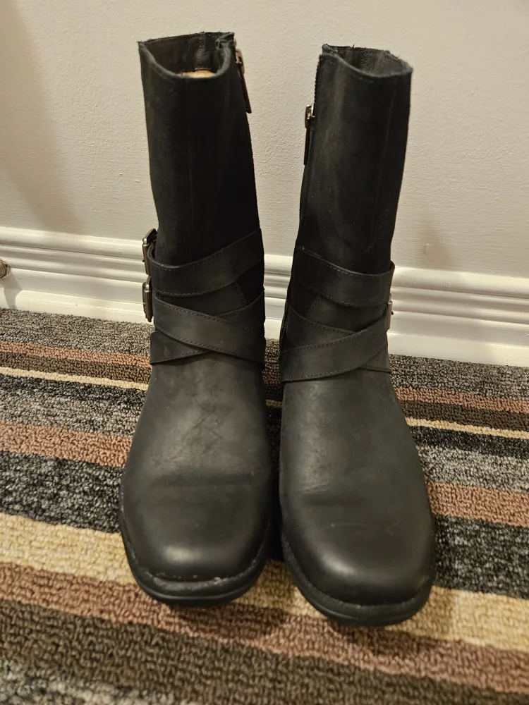 UGG Black Boots, Size 7 image indicator(2)