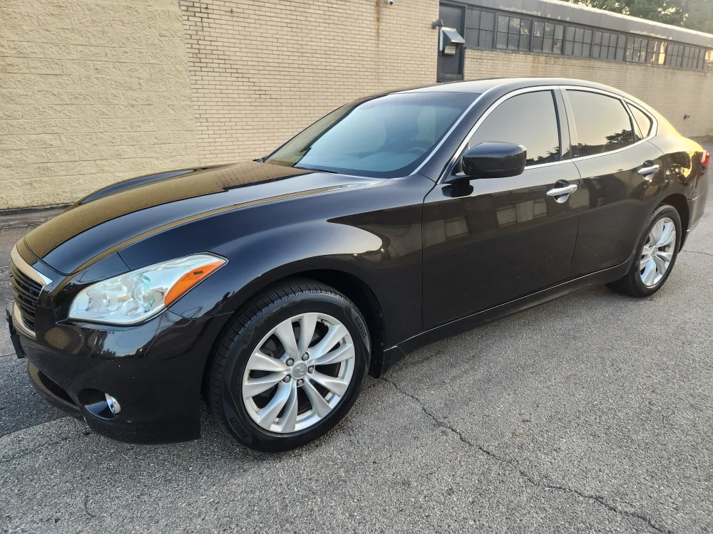 2011 Infiniti M37x image indicator(2)