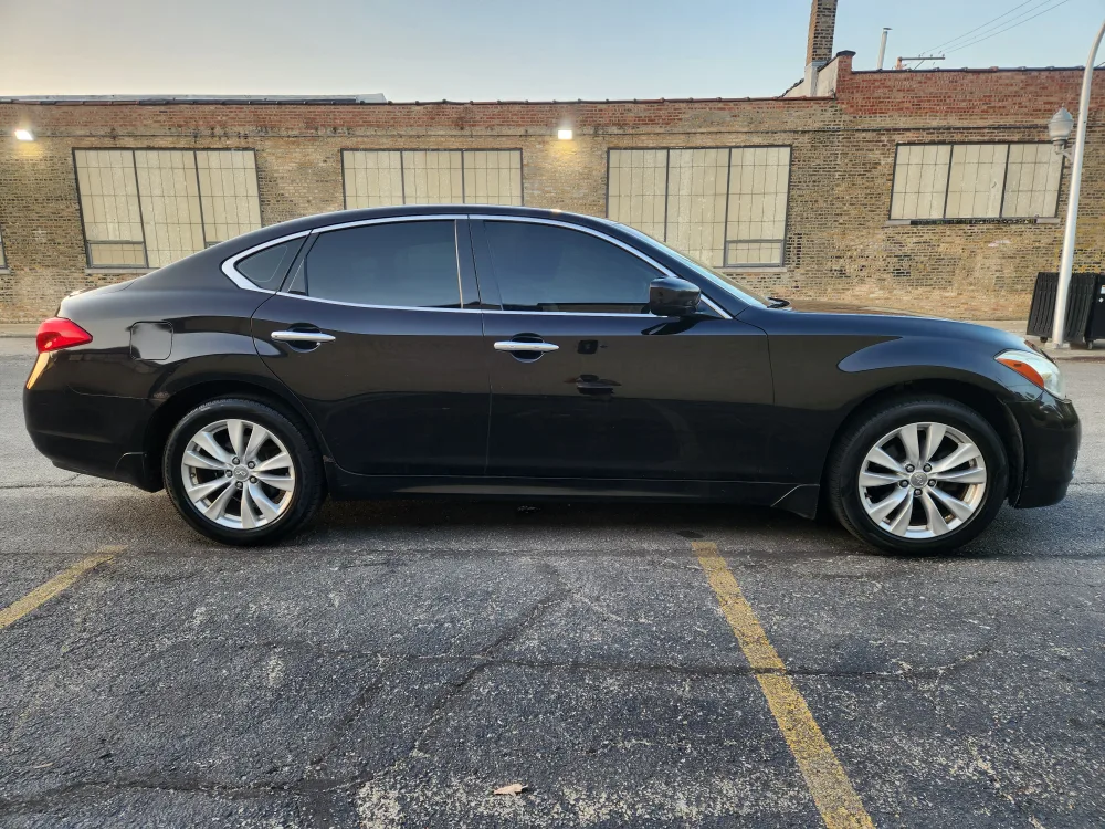 2011 Infiniti M37x image indicator(4)