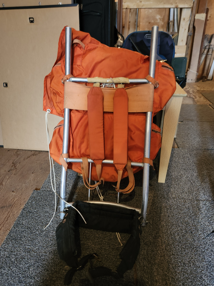 Vintage Orange Backpack with Metal Frame - photo 2