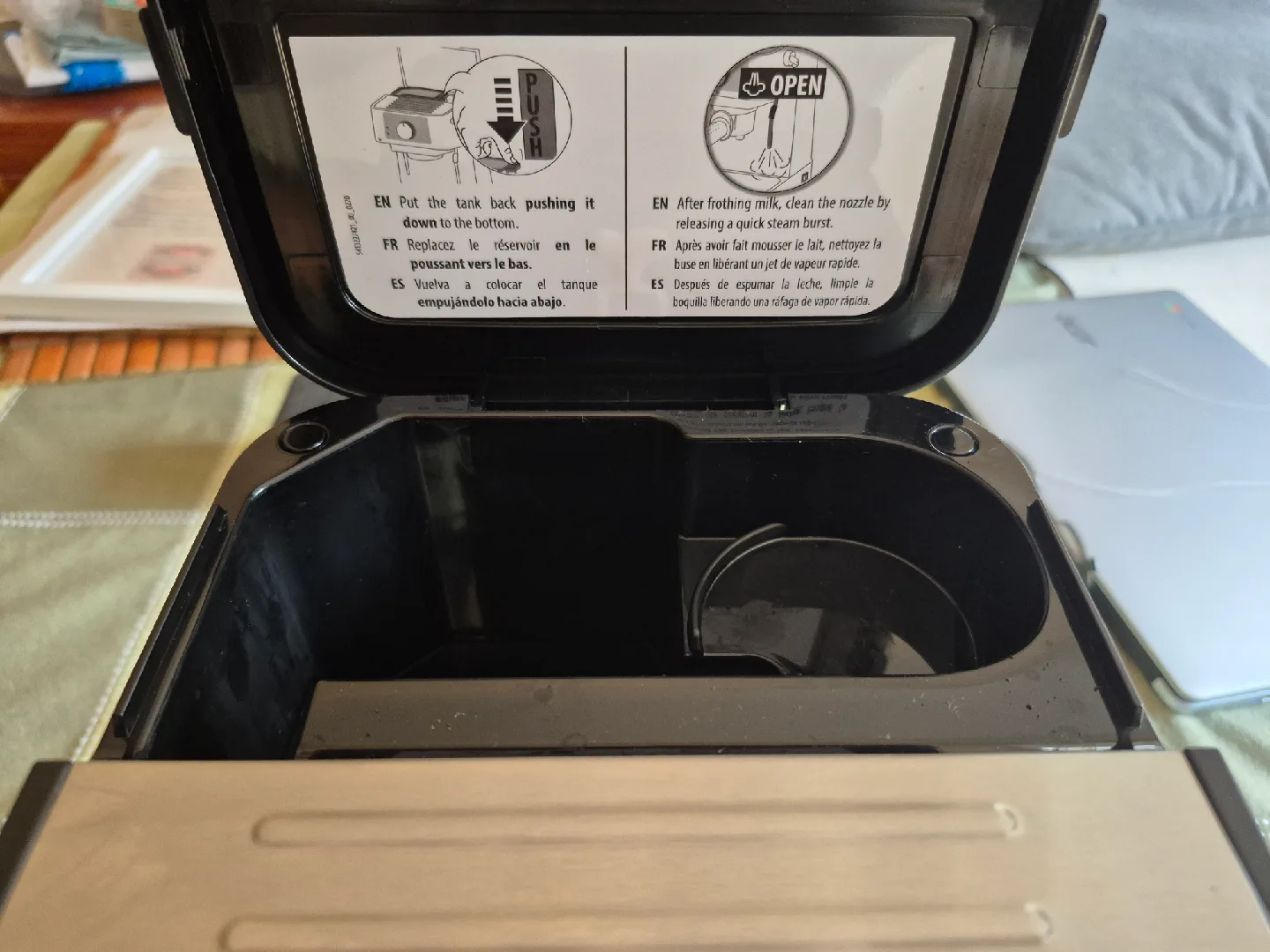 DeLonghi Stilosa Espresso Machine with Accessories image indicator(6)