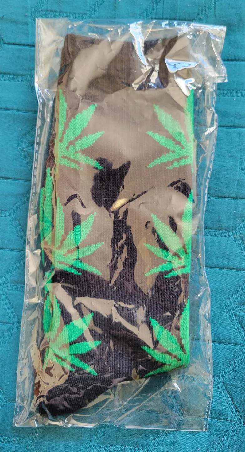 New - Novelty Socks - Marijuana Leaf Design - Size M thumbnail