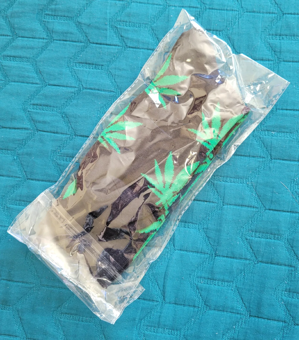 New - Novelty Socks - Marijuana Leaf Design - Size M image indicator(2)