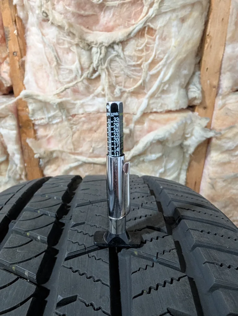 (1)-235/50R18 Continental Cross Contact All Season Tire image indicator(3)