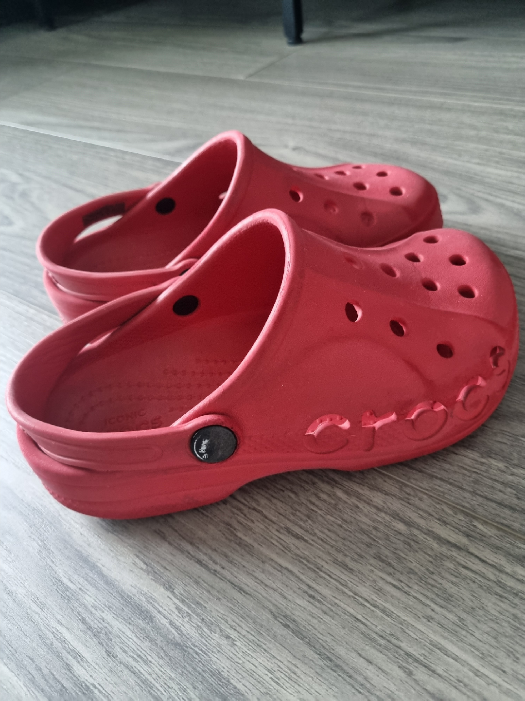 Crocs Classic Clogs - Size J1 - red - photo 3