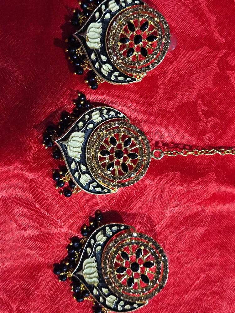 Indian Tikka Headpiece with Earrings image indicator(3)