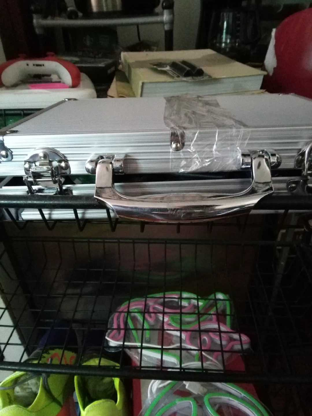Silver Aluminum Carrying Case thumbnail