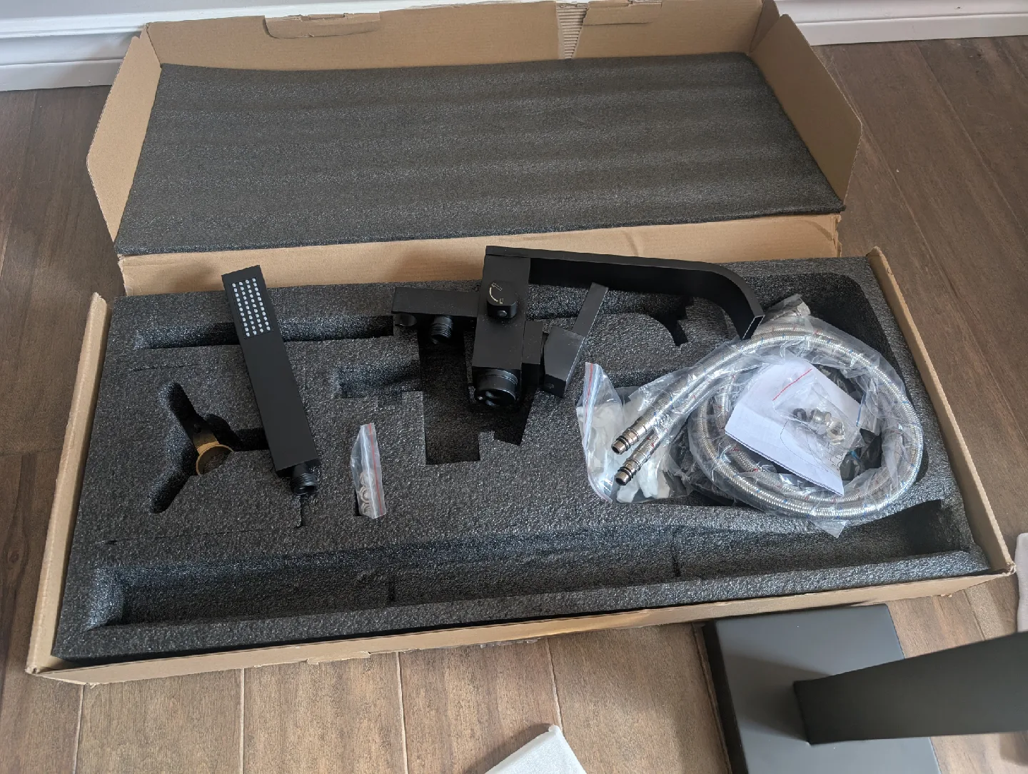 Brand New Freestanding Bathtub Filler Faucet For Sale image indicator(3)