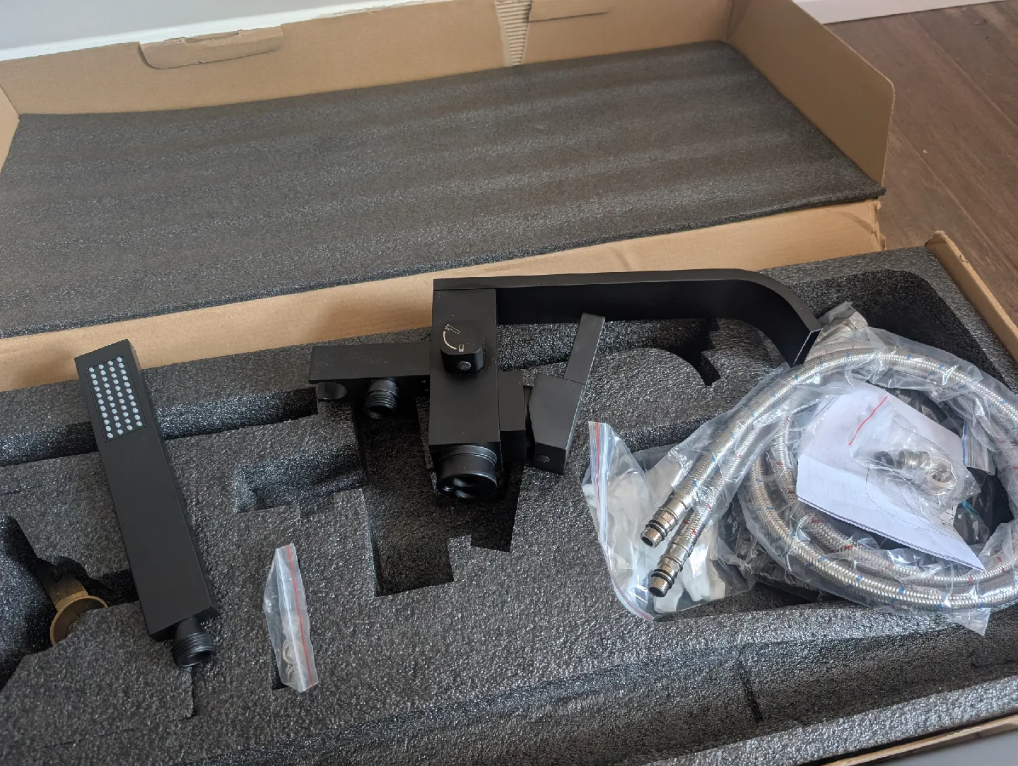 Brand New Freestanding Bathtub Filler Faucet For Sale image indicator(6)