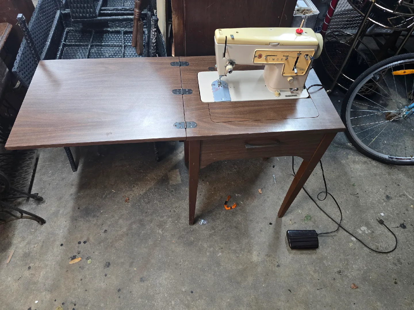 Vintage Singer Stylist Sewing Machine with Table image indicator(3)