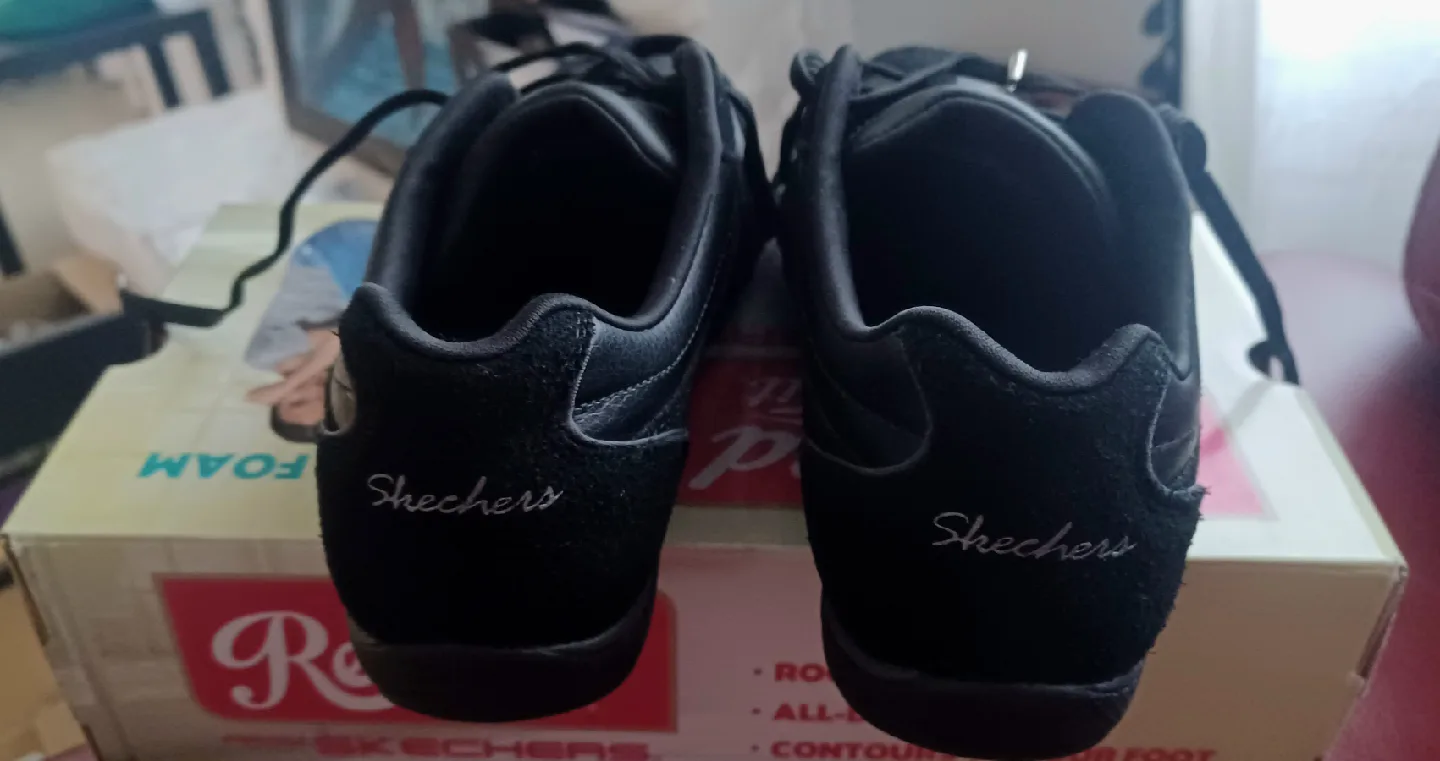 New Skechers Relaxed Fit Memory Foam Sneakers size 8 W image indicator(2)