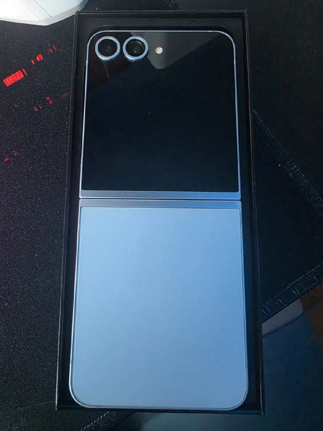 SAMSUNG GALAXY ZFLIP 6 BLUE 256 GB image indicator(2)