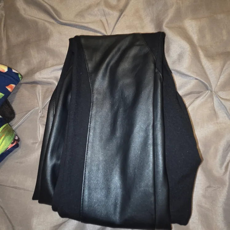 Bundle of Womenz Leggings - M/M image indicator(2)