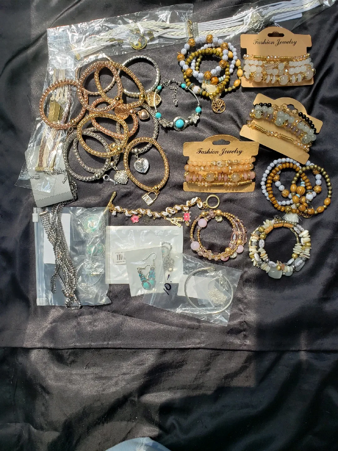 Assorted Fashion Jewellery - Necklaces, Bracelets, Rings image indicator(3)