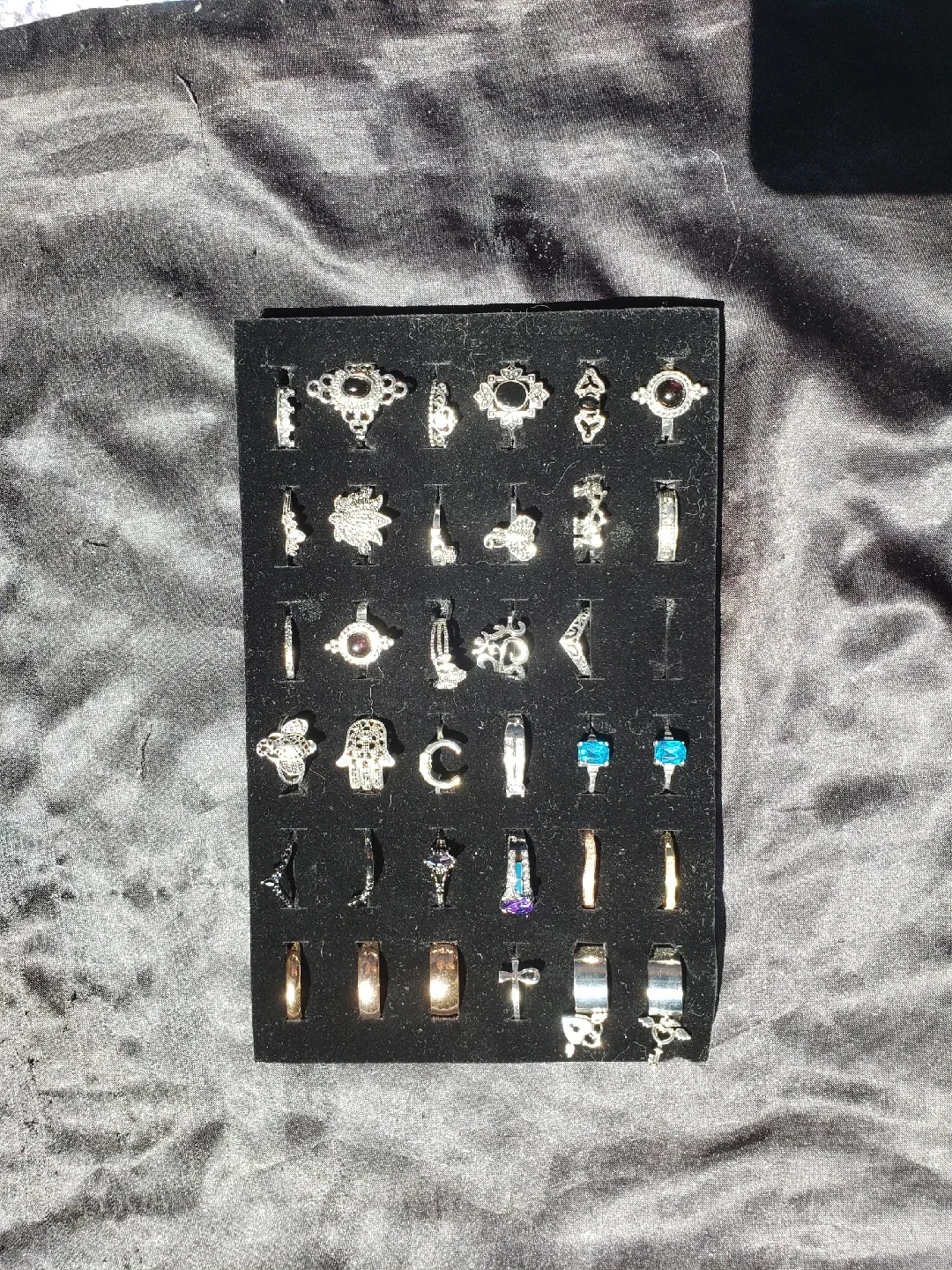 Assorted Fashion Jewellery - Necklaces, Bracelets, Rings image indicator(5)