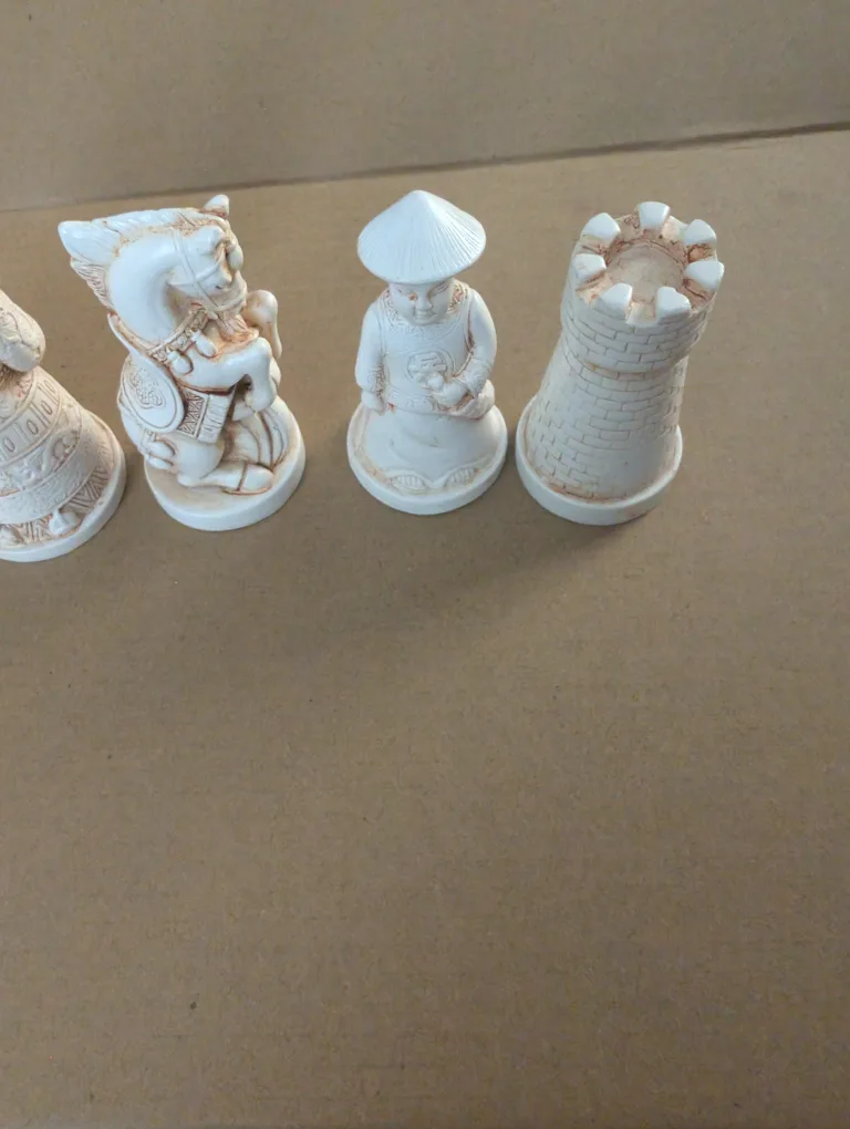 Vintage Asian Style Chess Set image indicator(4)