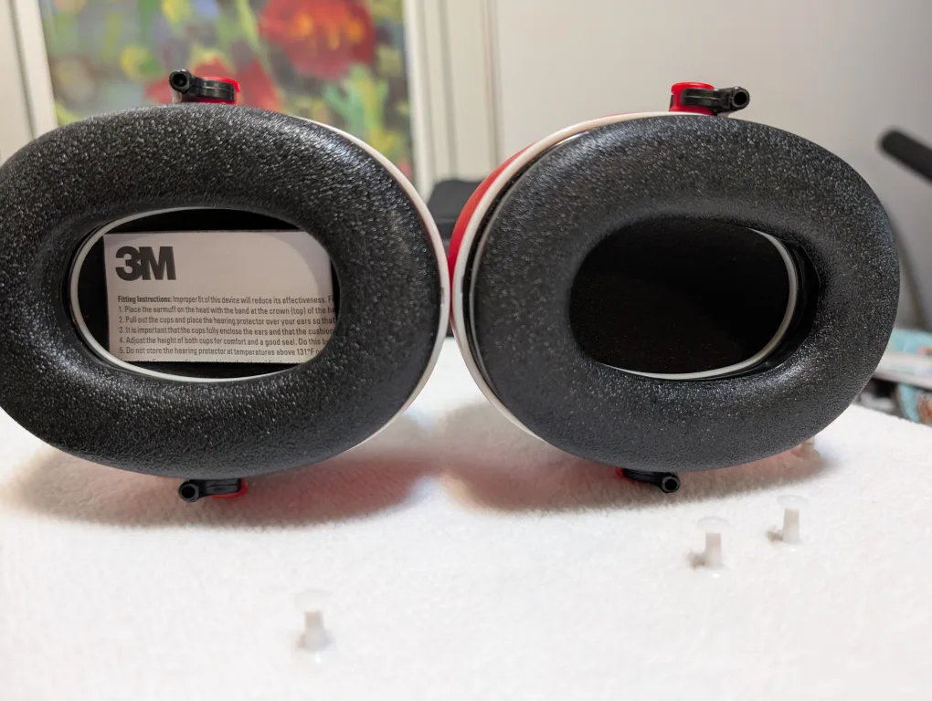 3M Pro-Grade Earmuffs - Red & Black image indicator(4)