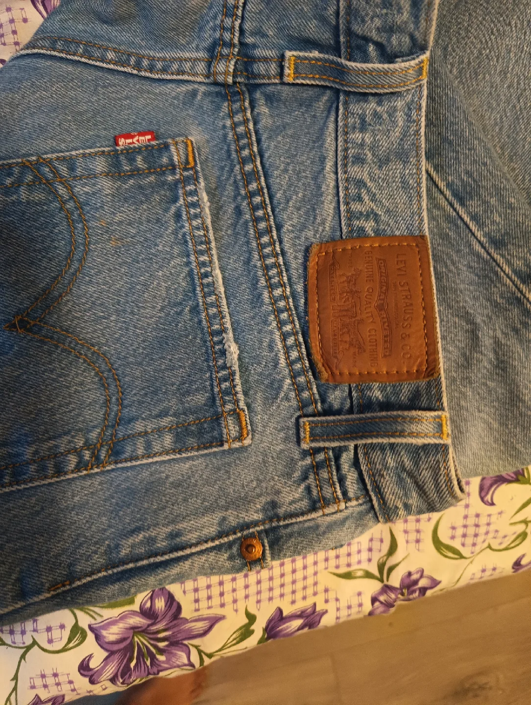 Levi's Wedgie Premium Jeans, Size 26 image indicator(2)