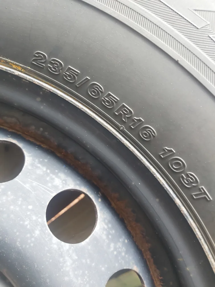 Bridgestone Blizzak WS70 235/65R16 Winter Tires image indicator(4)