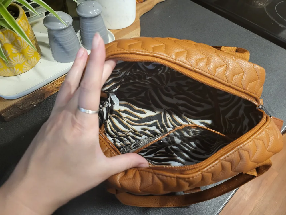 Lug Jive Quilted Convertible Bag image indicator(4)