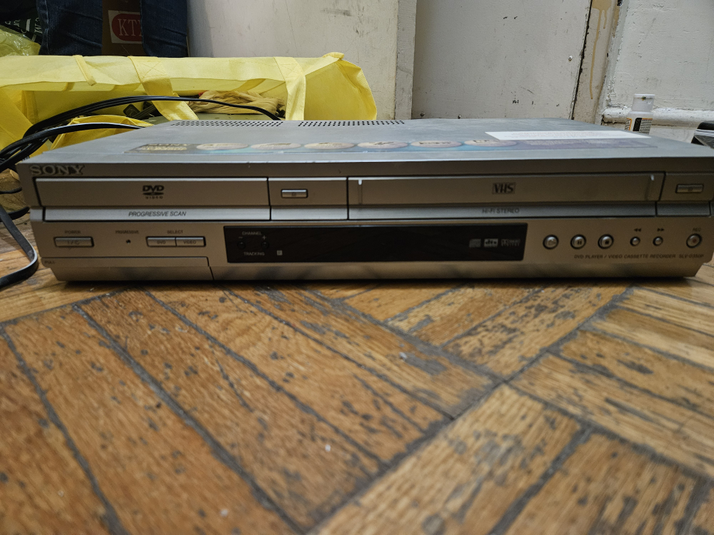 Sony SLV-D350P DVD/VCR Combo Player