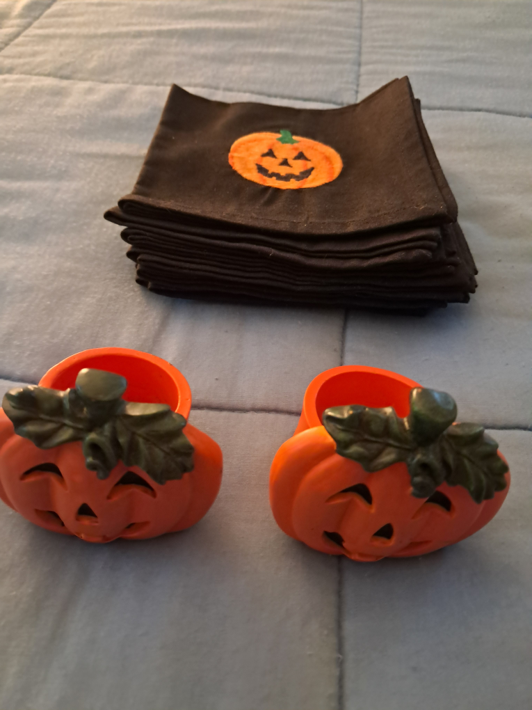 Pumpkin Embroidered Napkins & Holders - photo 2