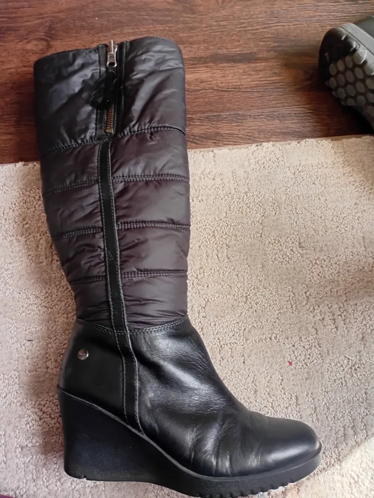 UGG Australia Black Wedge Boots image indicator(3)