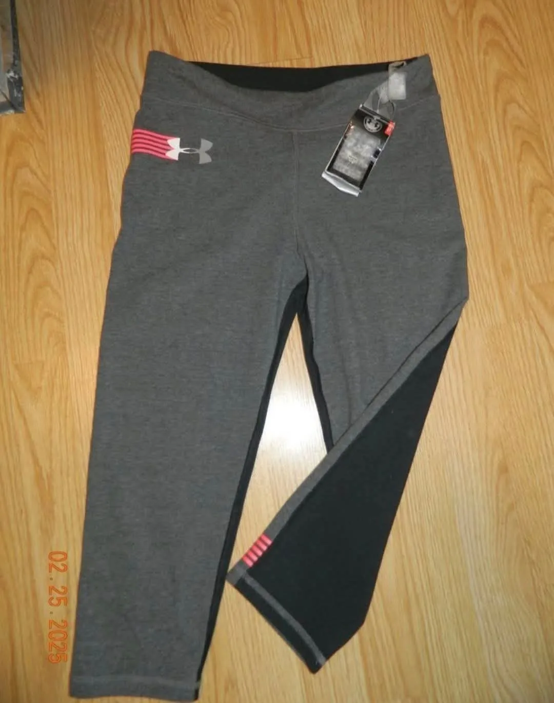 nwt Girls Under Armour Grey Leggings..size ylg thumbnail