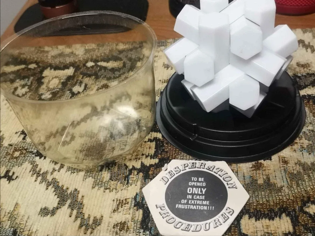 💎 Hectix Crystal Puzzle Display Ornament ~ White image indicator(6)