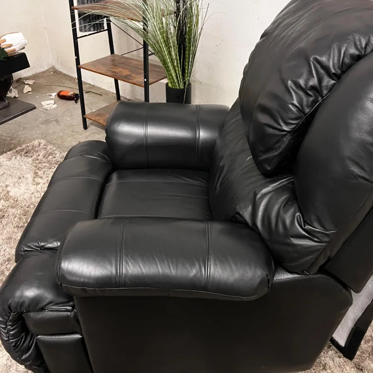 La z Boy leather chair. Recliner leather armchair. Delivery image indicator(9)