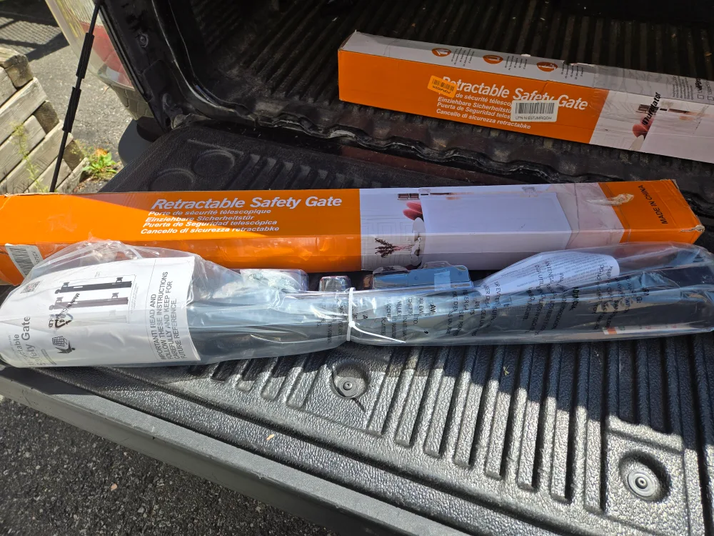 New IDEA CASA Mesh Retractable Baby Gate –Black- 33.8 in x 71 in image indicator(2)