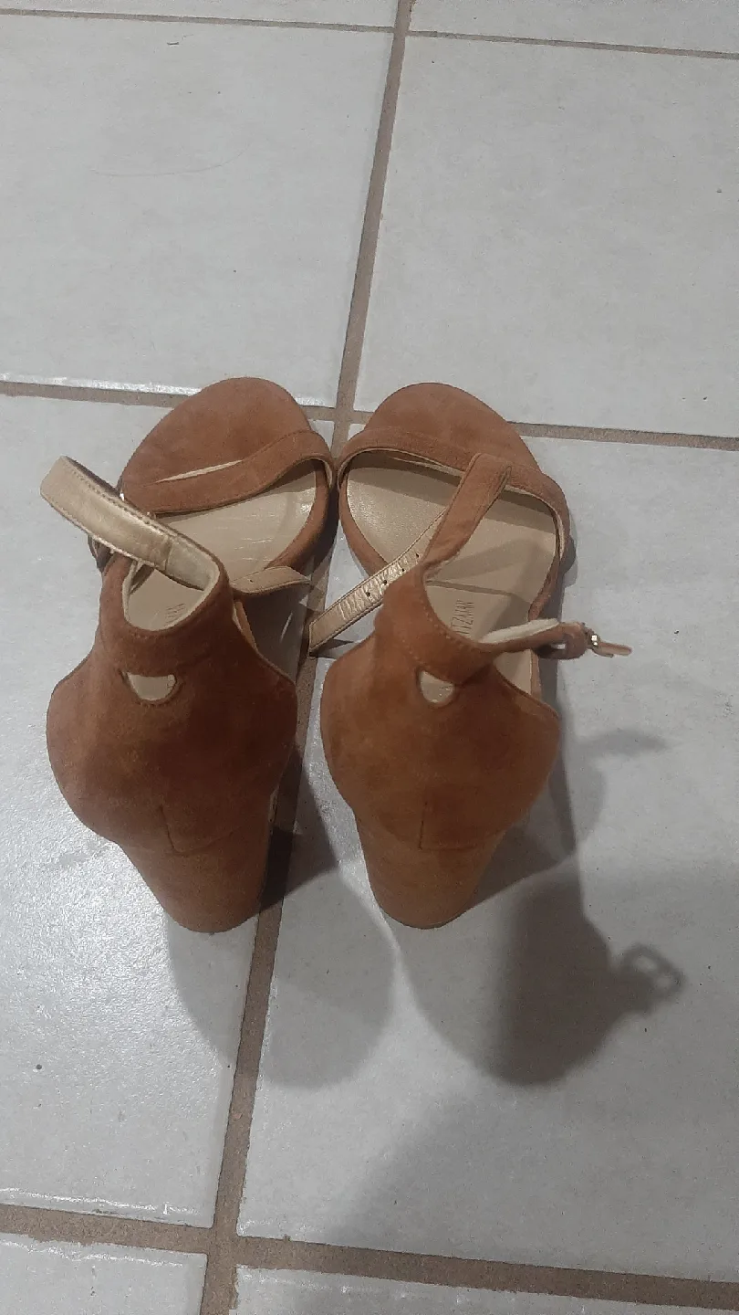 Stuart Weitzman Brown Leather Heels image indicator(2)