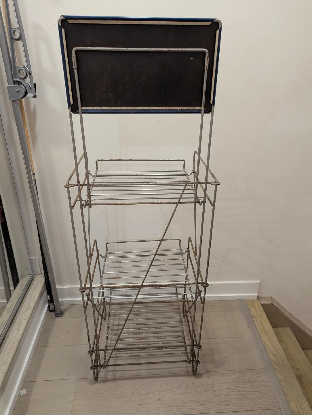 Vintage Blue Lustre Foldable Carpet Cleaner Display Rack image indicator(7)