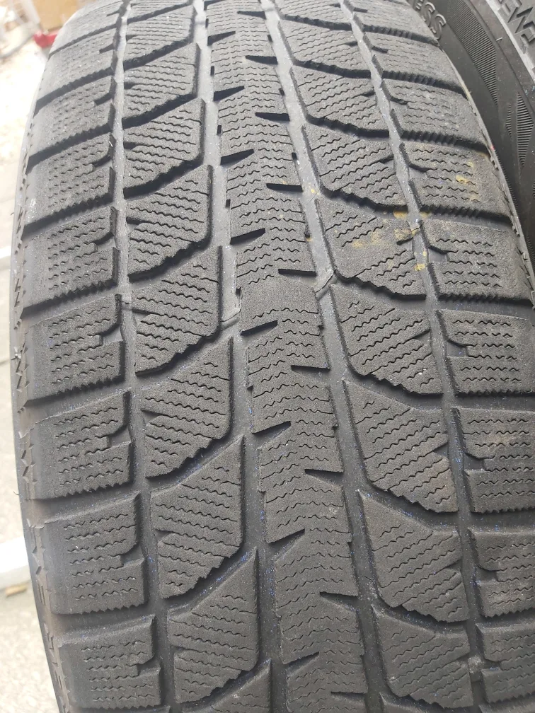 Bridgestone Blizzak WS70 235/65R16 Winter Tires image indicator(6)