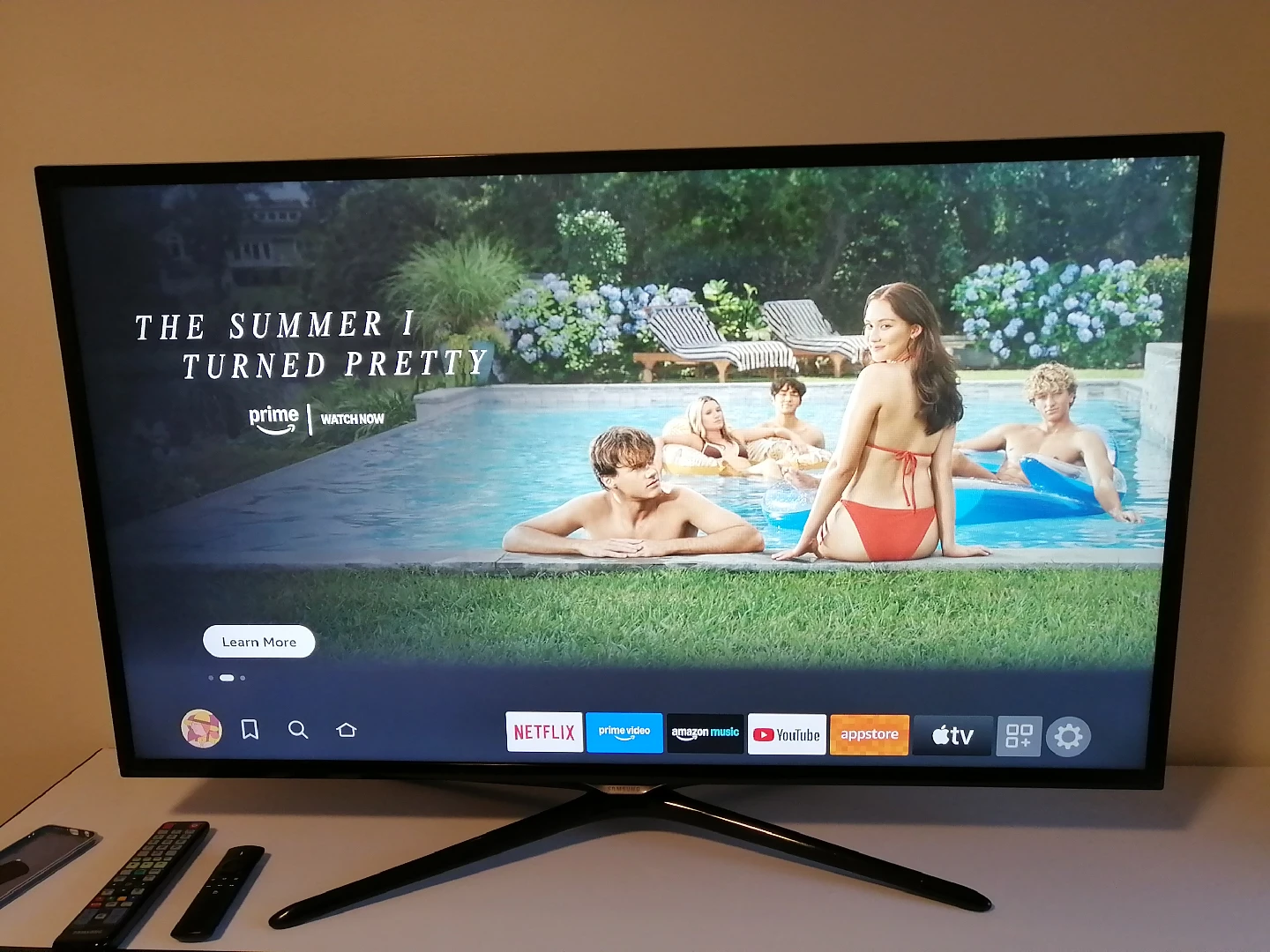 Samsung 46" 1080p LED smart TV with remote.
