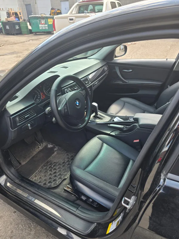 BMW 328i - Black Sedan image indicator(7)