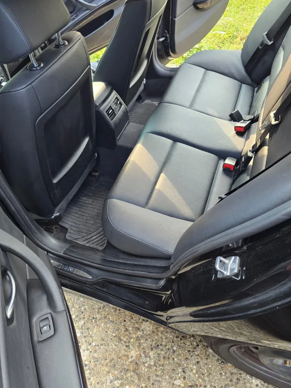 BMW 328i - Black Sedan image indicator(10)