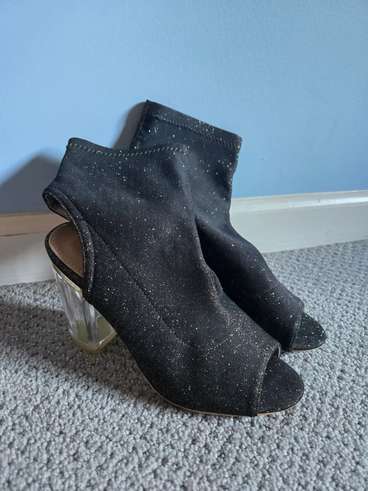 Black Glitter Peep Toe Booties - Size 7 image indicator(2)