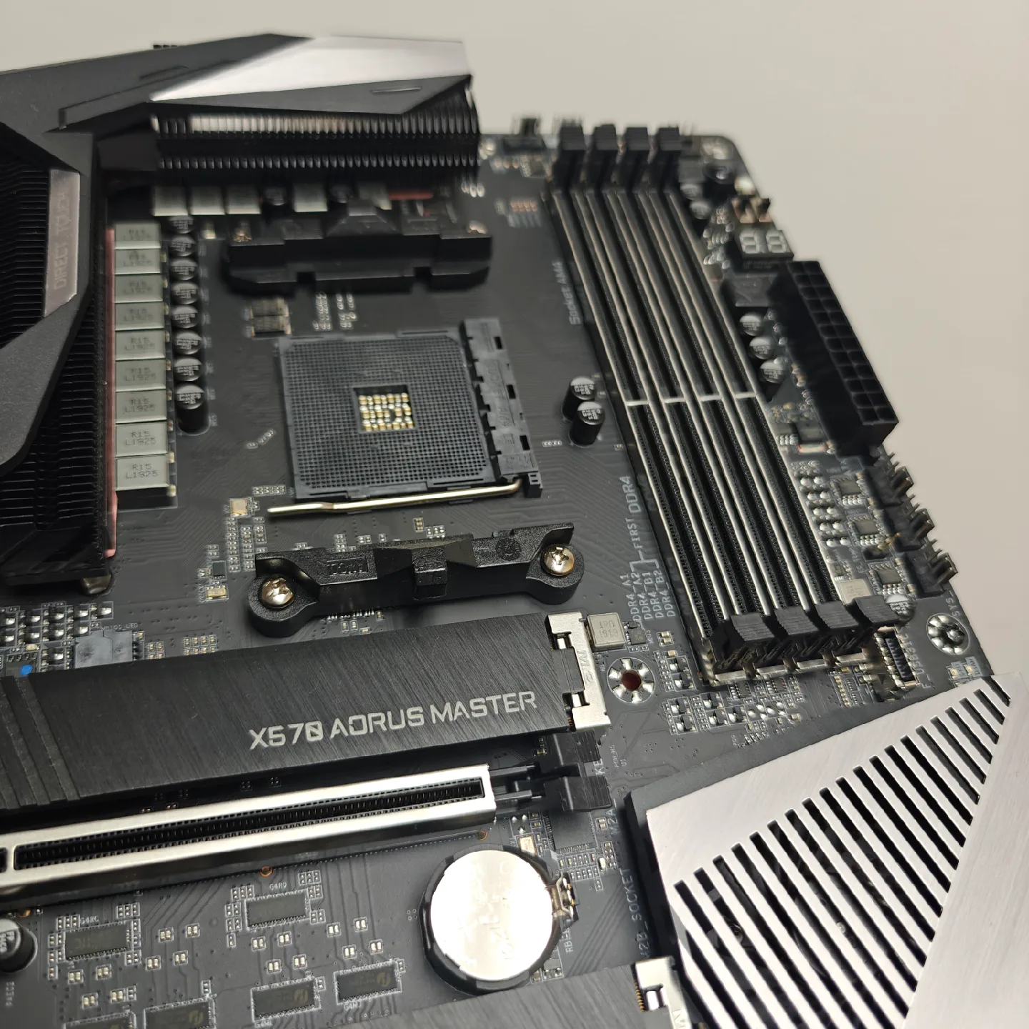 Gigabyte X570 Aorus Master AM4 Motherboard image indicator(2)