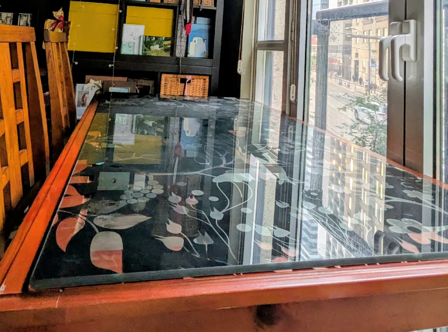 Dining table with glass top and 2 chairs image indicator(4)