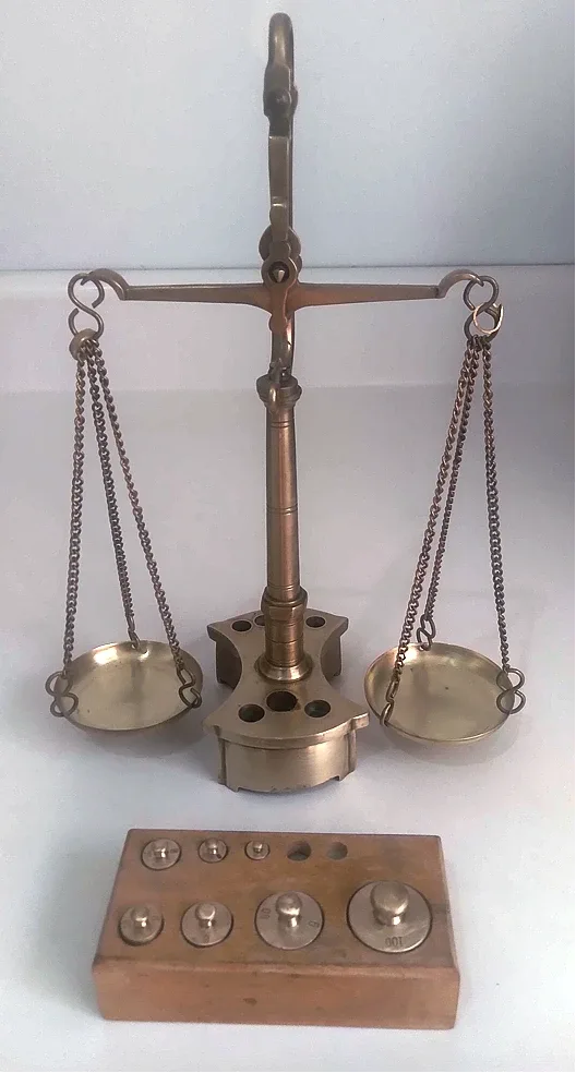 Vintage Brass Balance Scale with Weights 19 Century  England. image indicator(6)
