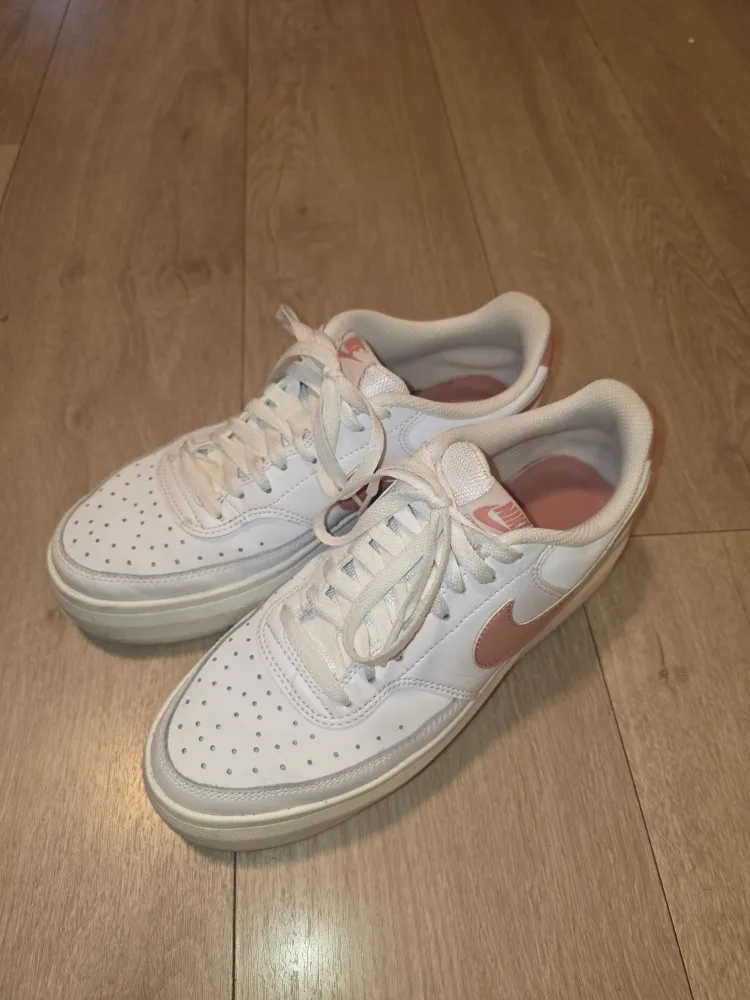 Nike Court Vision Low Sneakers - White/Pink thumbnail