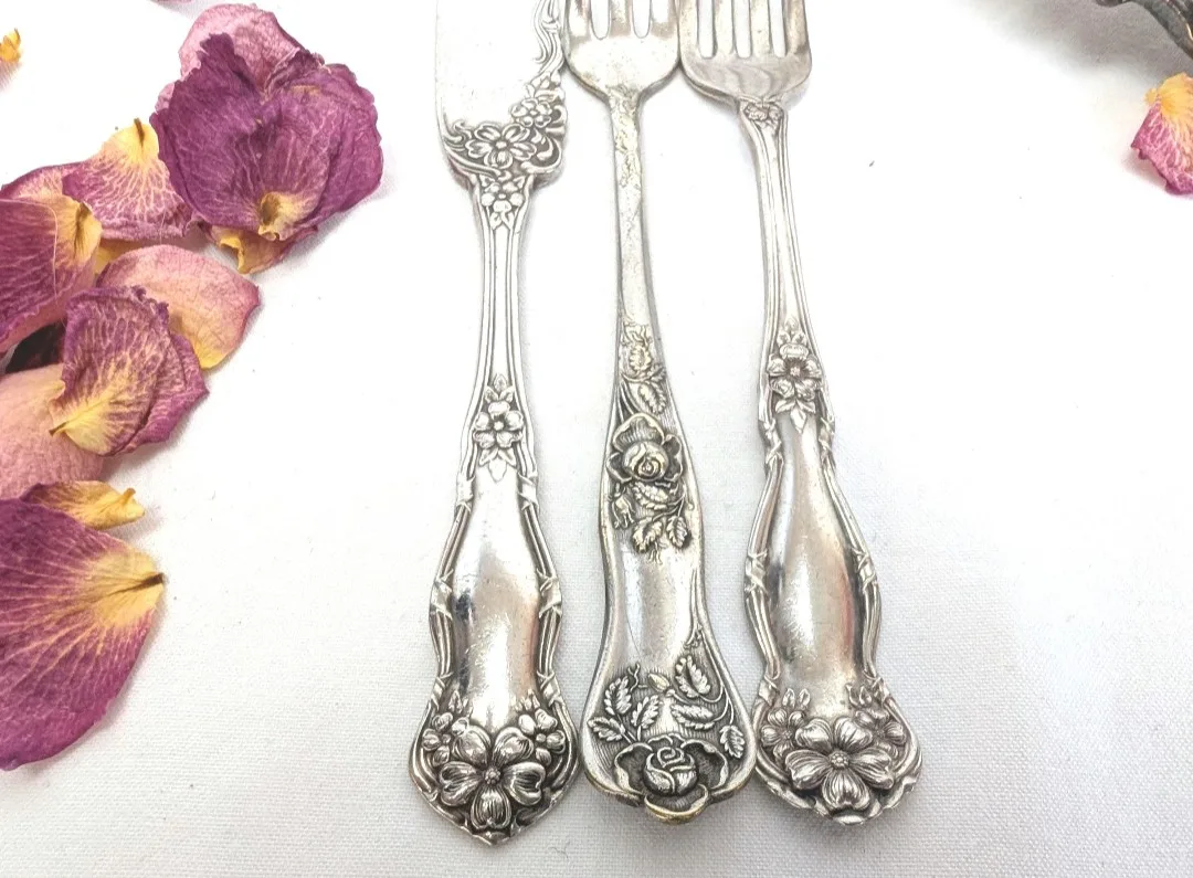 Vintage Mixed Three Piece Cutlery Set ~ image indicator(4)