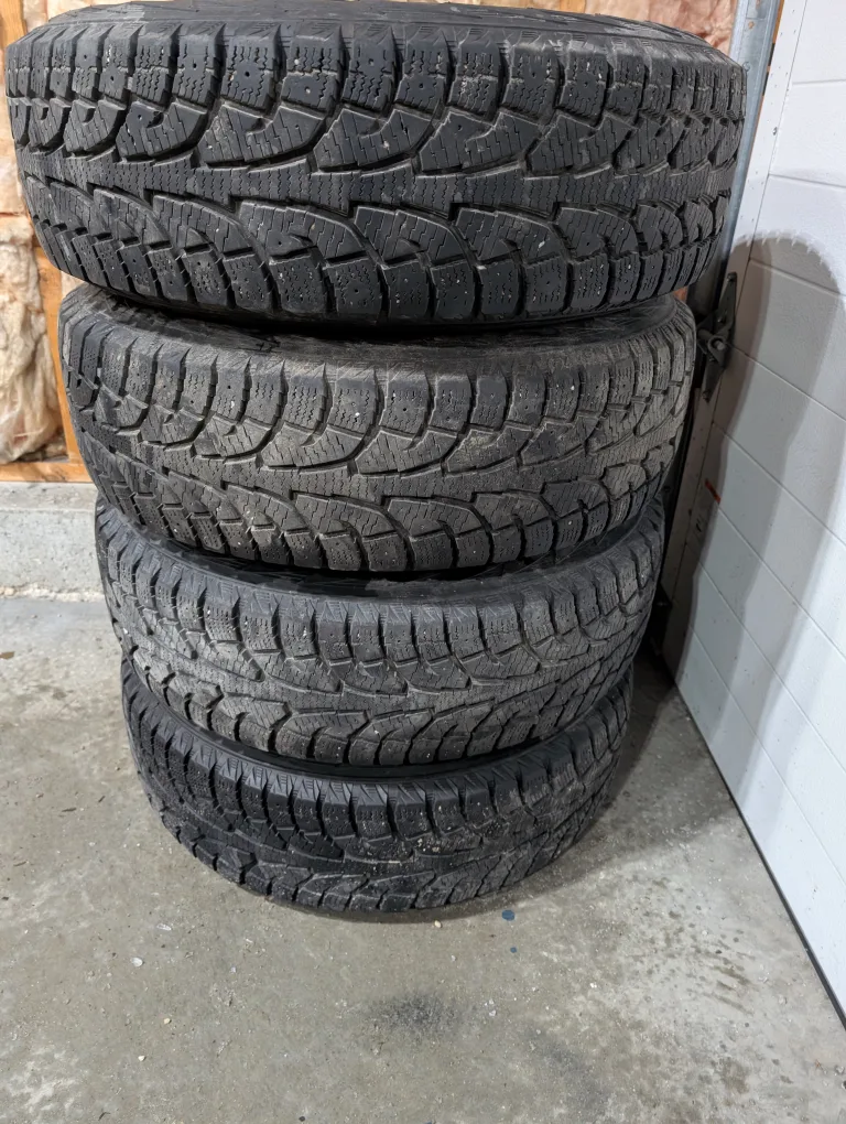 (4)-215/70R16 Winter Tires On Steel Rims Off 2017 Mitsubishi Rvr image indicator(7)