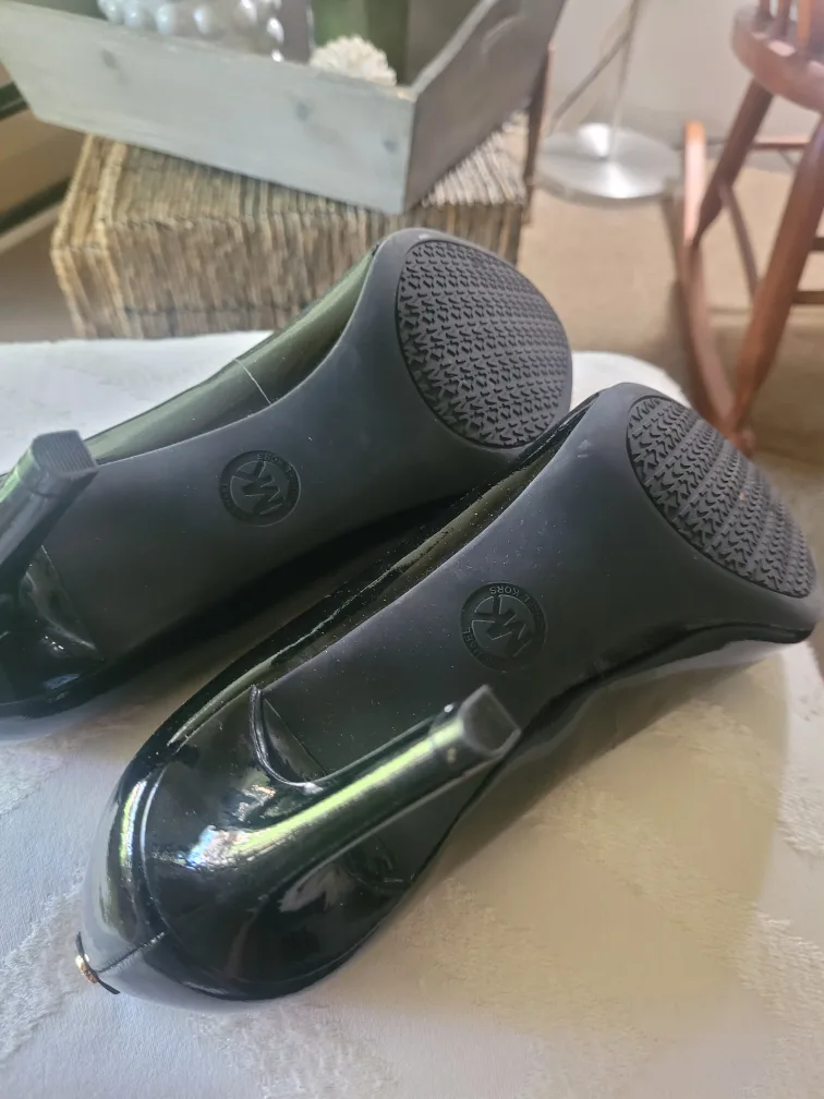 Michael Kors Black Patent Leather Heels image indicator(4)