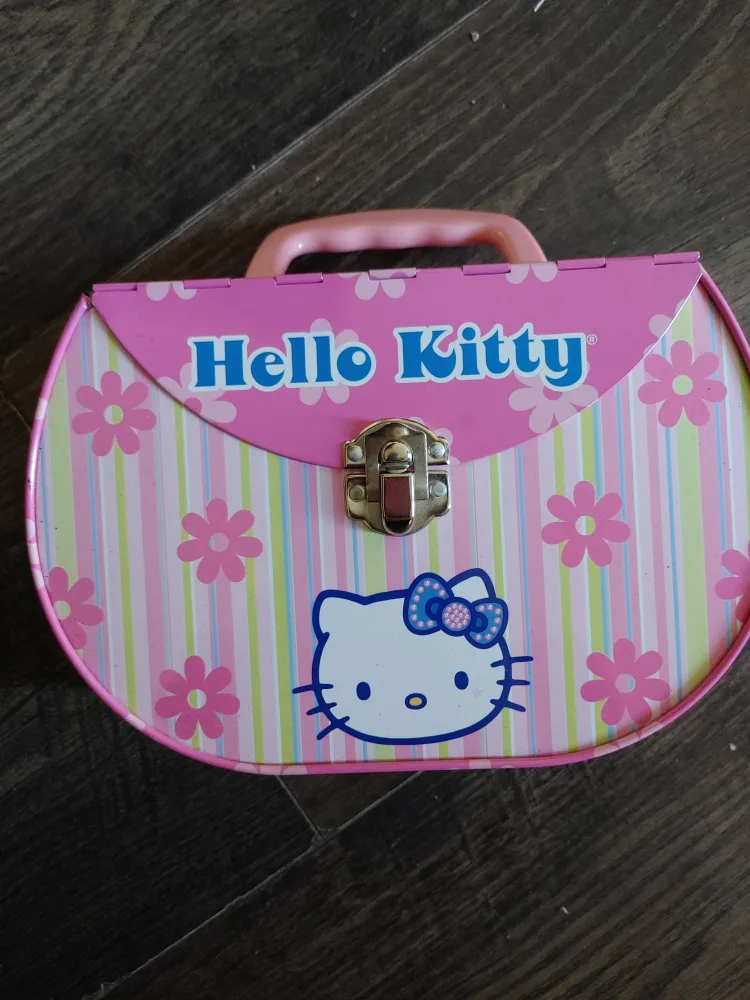 🙀HELLO KITTY BUNDLE LUNCHBOX, SOCKS & STICKERS! thumbnail