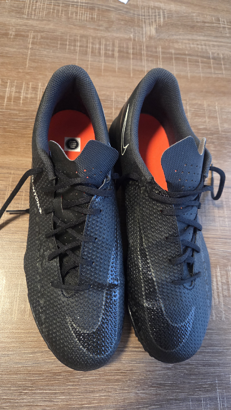 Nike Phantom Soccer Shoes - Size 9.5