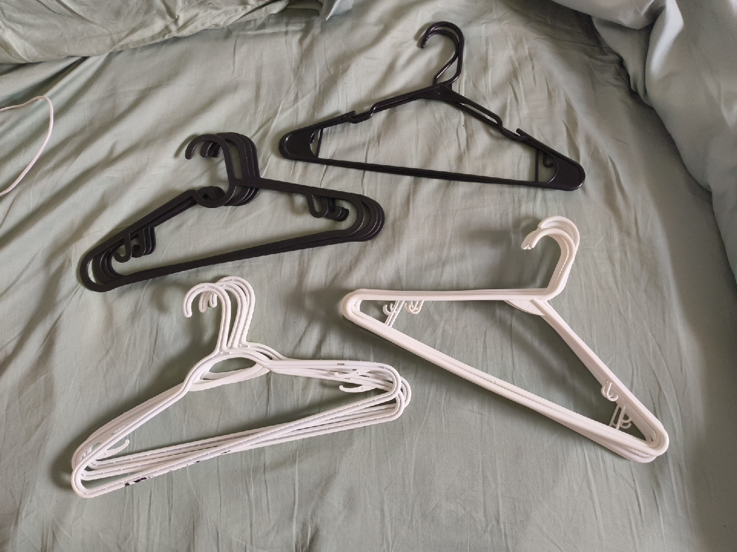 🥕 Clothes hangers