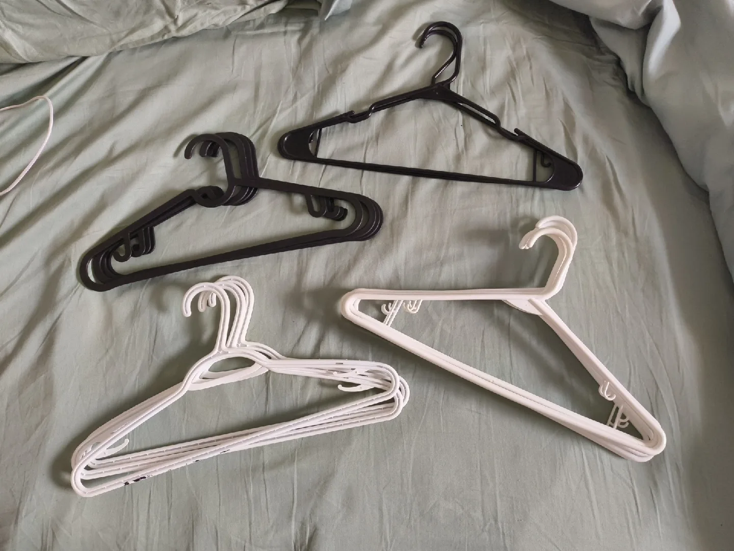 🥕 Clothes hangers thumbnail